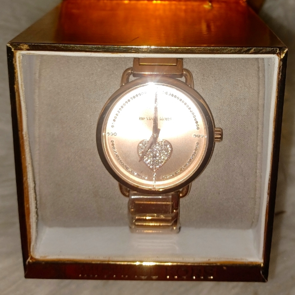 WOMAN'S MICHAEL KORS WATCH